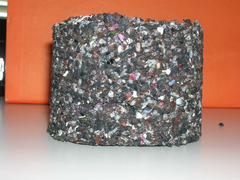 Mostra de la placa aïllant creada amb retalls del cuir