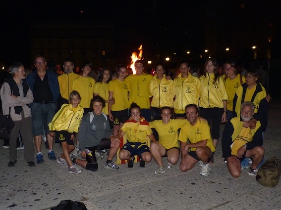 Grup d'atletes que van portar la Flama del Canigó a Montserrat