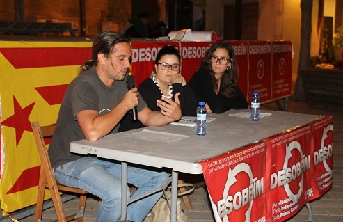 La xerrada ha comptat amb la presència del portaveu de Desobeïm, Joan Sebastià Colomer i de la diputada al parlament per la CUP, Isabel Vallet