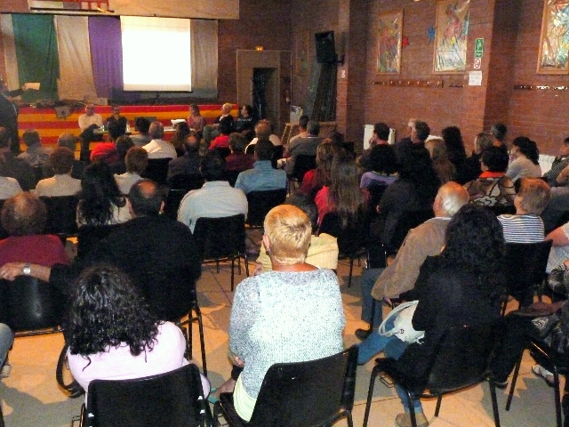 Reunió de veïns al centre cívic