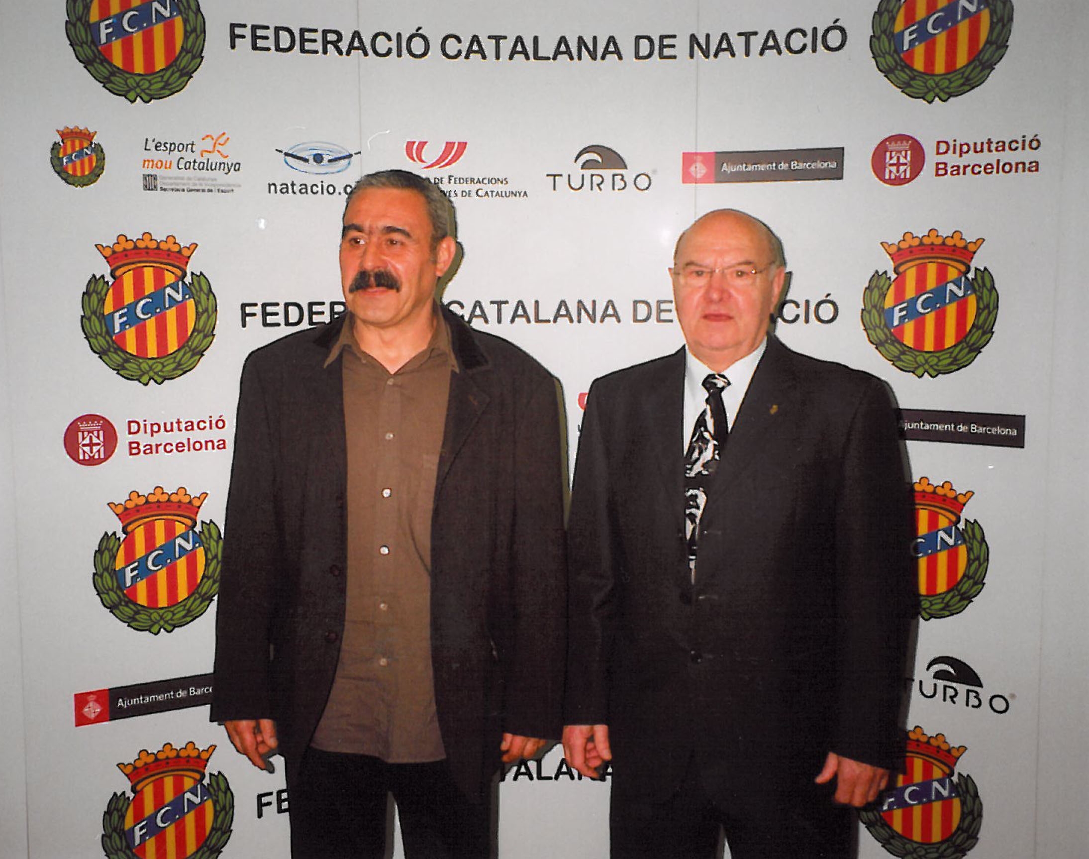 El president del Club, Toni Llenas, i el nedador màster Enric Ferrer