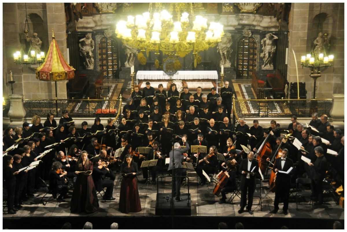 Una de les actuacions precedents de la Coral a la bas&iacute;lica