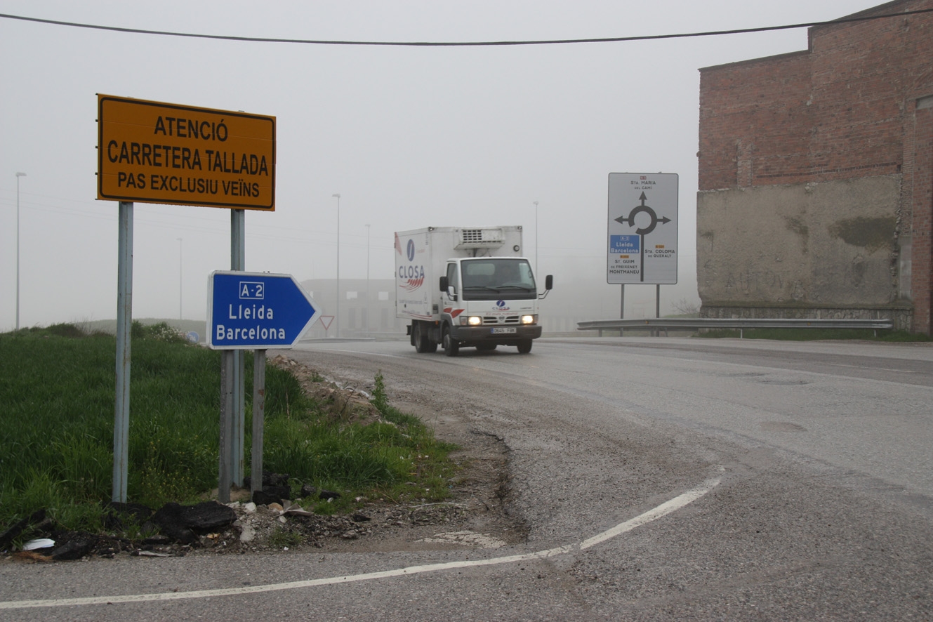 A la Penadella hi ha rètols que informen que la circulació està tallada en direcció Lleida.