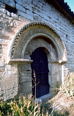 Portalada de l'ermita de Santa Maria de la Sala
