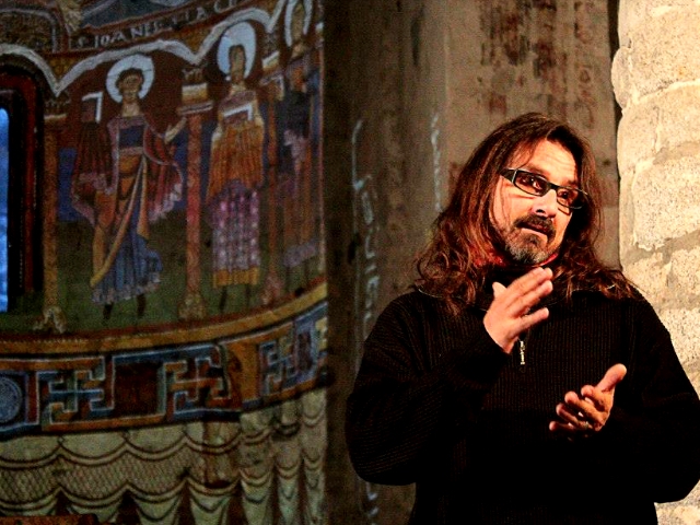 Albert Burzón durant la presentació del vídeo mapping de Taüll. Foto: Marina Garcia