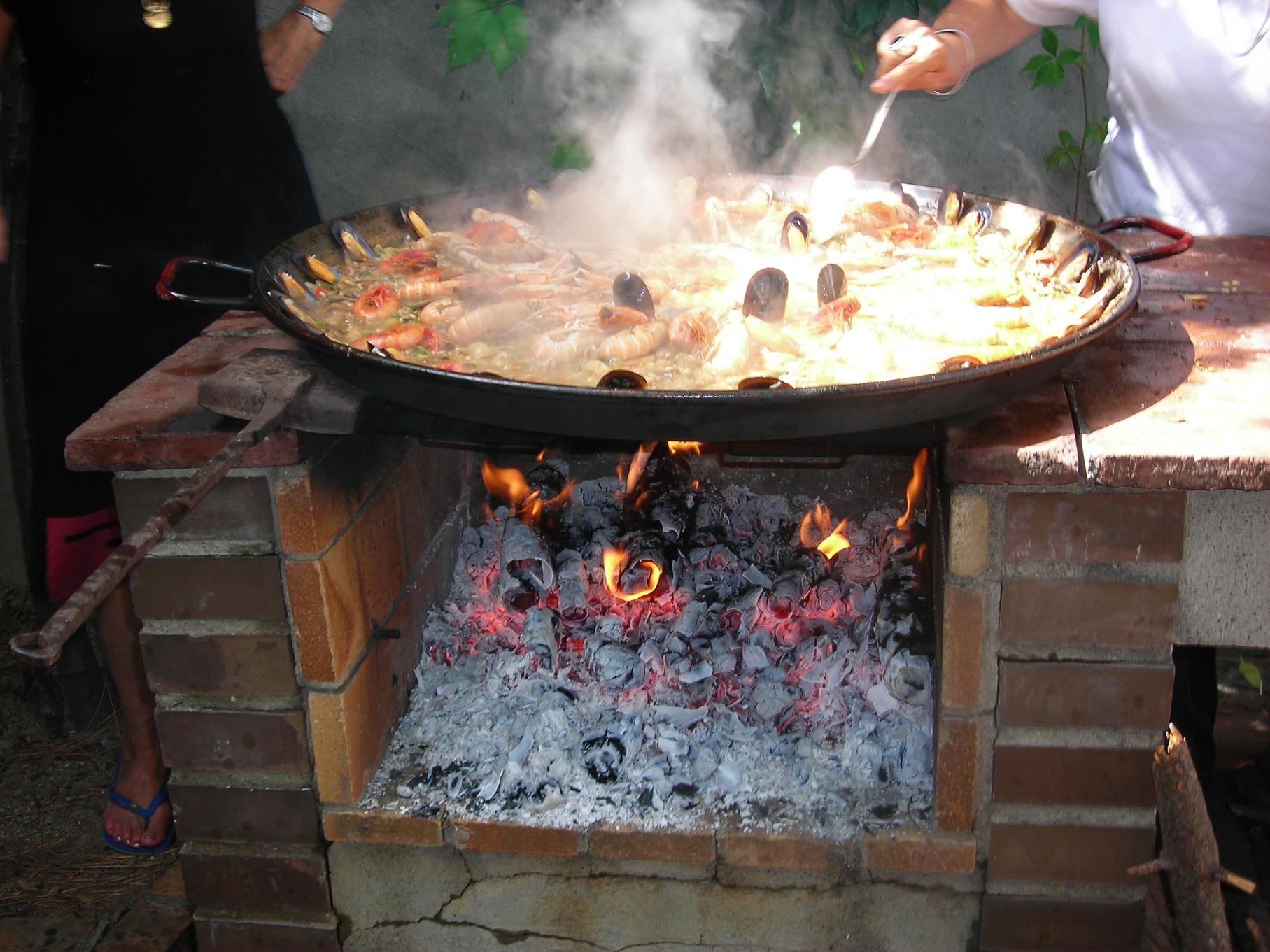 Paella a la llenya