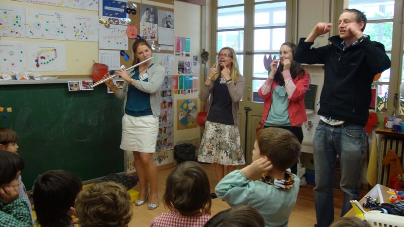 Mestres irlandesos a l'escola Mowgli