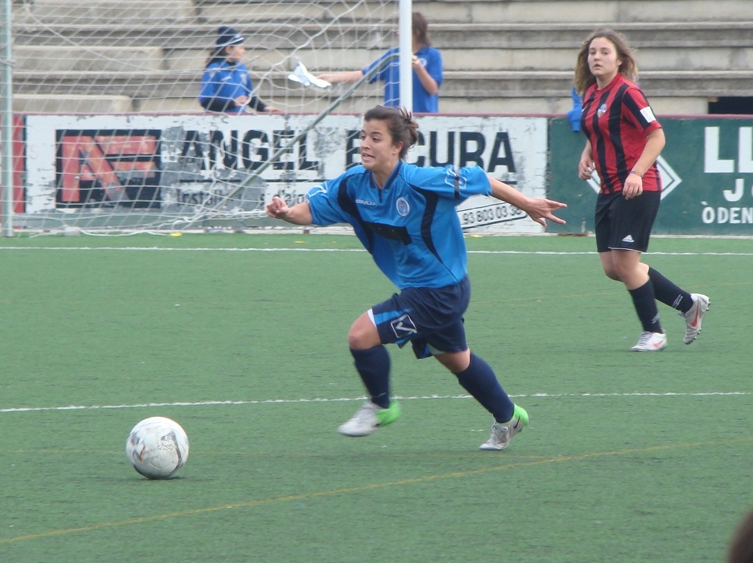 A la foto, la Jèssica lluitant una pilota