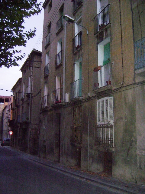 Els veïns problemàtics viuen al carrer Sant Antoni de Baix