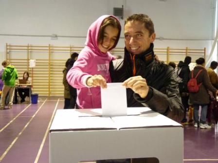 Votació del 9N a l'INS Milà i Fontanals (Igualada)