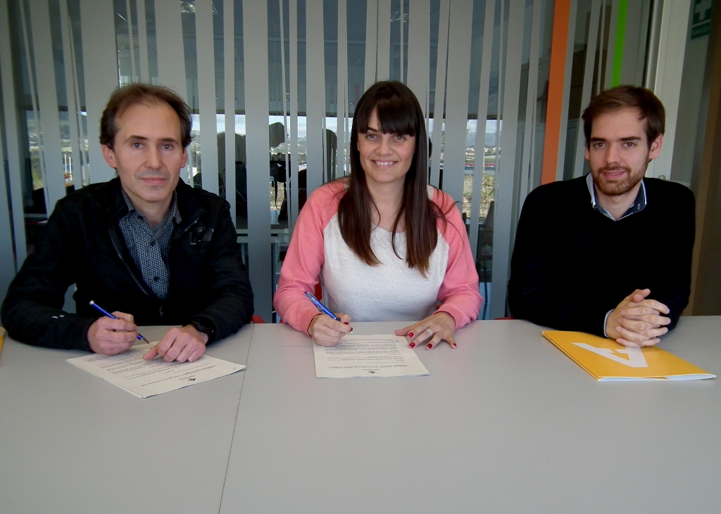 La firma del conveni, amb Vilarrubias, González i Barón