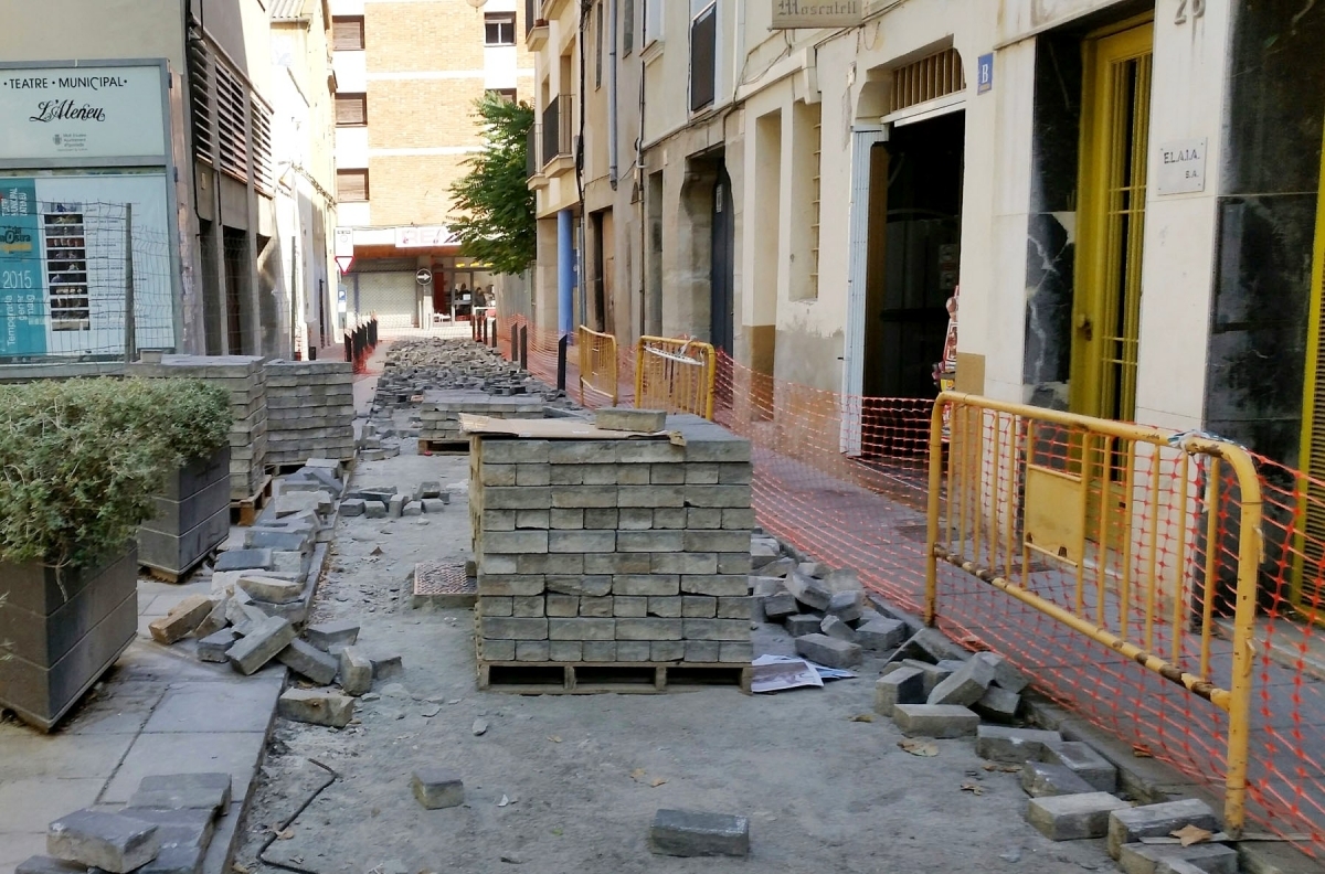 El carrer Sant Pau, en obres de millora des de fa quinze dies