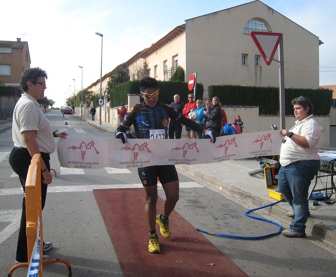 Alejandro Gómez en l'arribada a la meta com a primer classificat