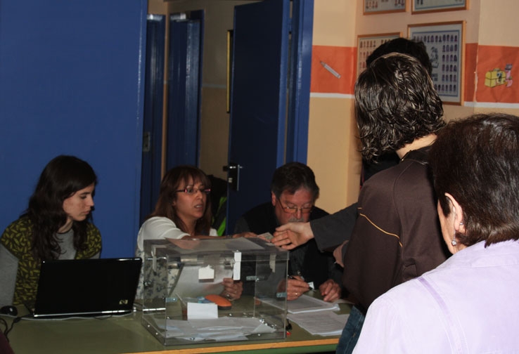 Mesa electoral a Capellades