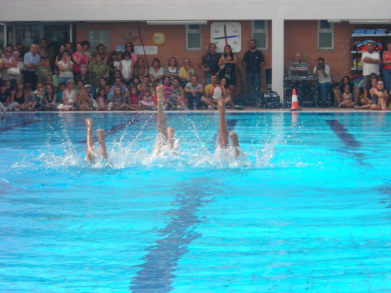 Actuació de les noies de la selecció