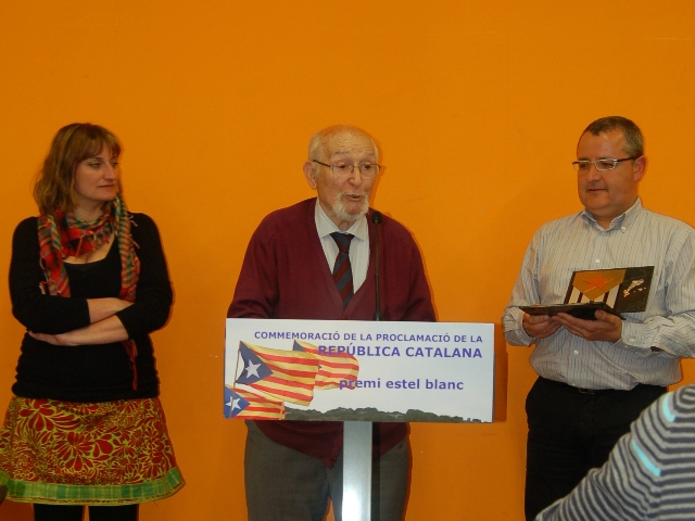 Josep Maria Cugat al costat d'Alba Vergés i Jordi Calpe
