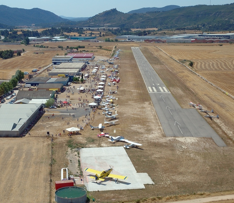 L'aeròdrom Igualada-Òdena en plena activitat