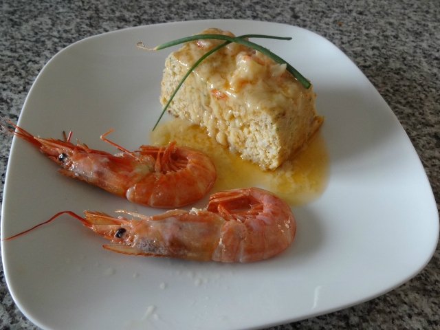 Flam de lluç amb crema de gambes