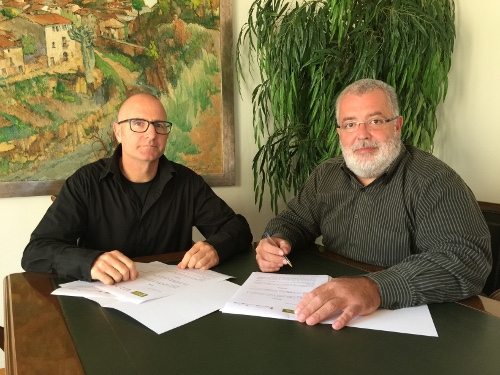 Jordi Madrid i Xavier Boquete, firmant l'acord
