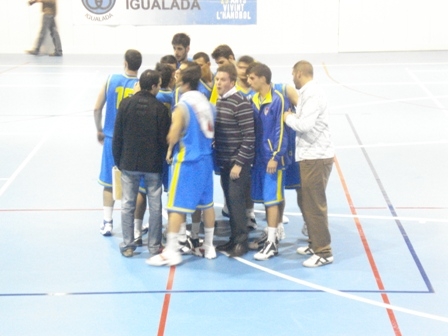 L'equip, en un partit a casa