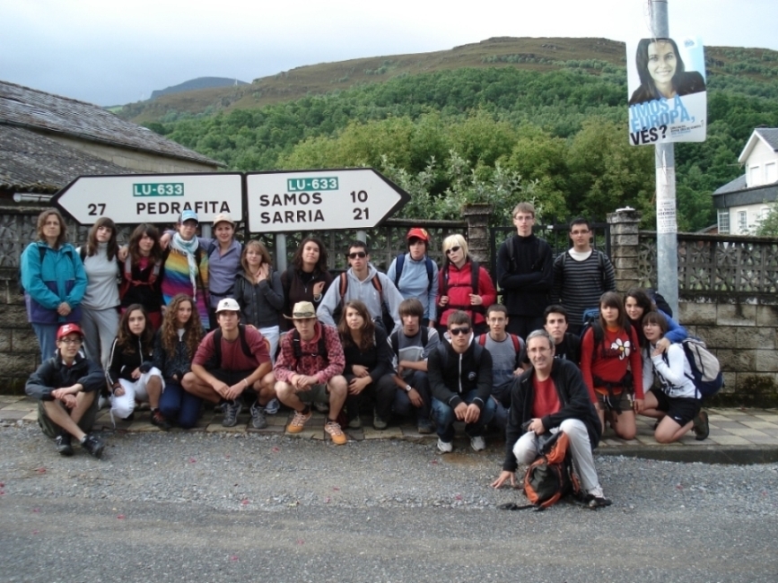 Els alumnes calafins fent el camí de Santiago