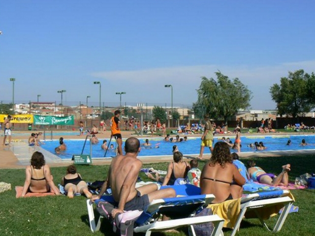 El grup municipal Units per Calaf denuncia irregularitats en la contractació dels vestidors de la piscina