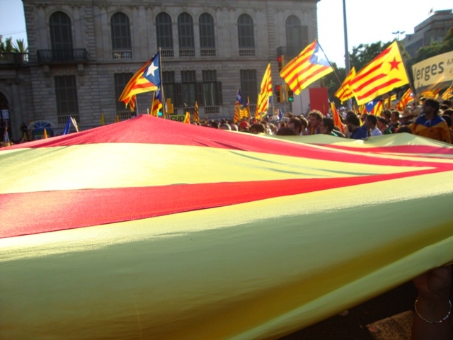 La calor no va impedir que els catalans sortissin al carrer