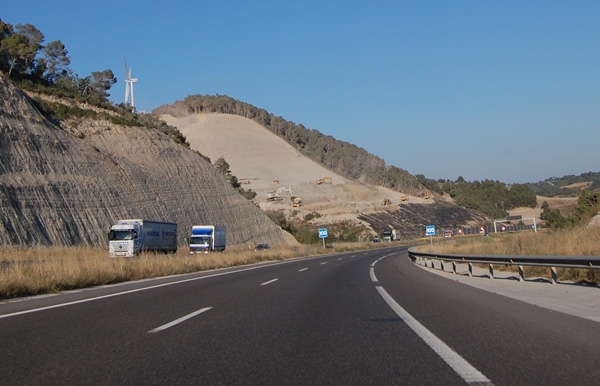 Les obres de consolidació del talús que s'allargaran fins a finals d'any / Foto: anoiadiari·cat