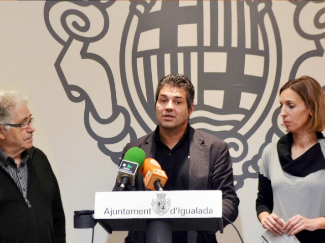 Han presentat les novetats de la fira la tinent d’alcalde, Àngels Chacón, el president de Fira d’Igualada, Joan Domènech, i Joan Sallés i Pere Farré, en representació de la Comissió de Festes de la Font Vella.