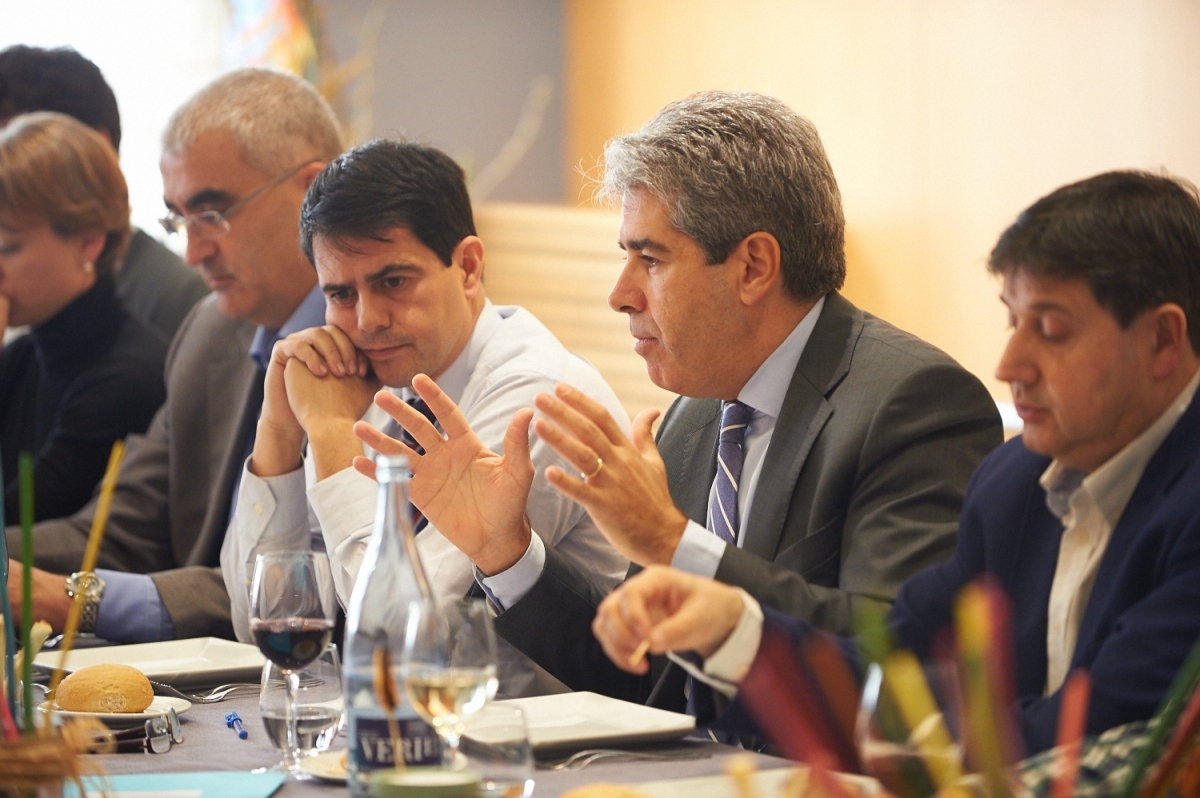 Homs, entre l'alcalde Castells i Jordi Torra, president de CDC-Anoia