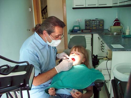 Els infants reben atenció i seguiment mèdic, i revisió el dentista - foto de Pere Palomera