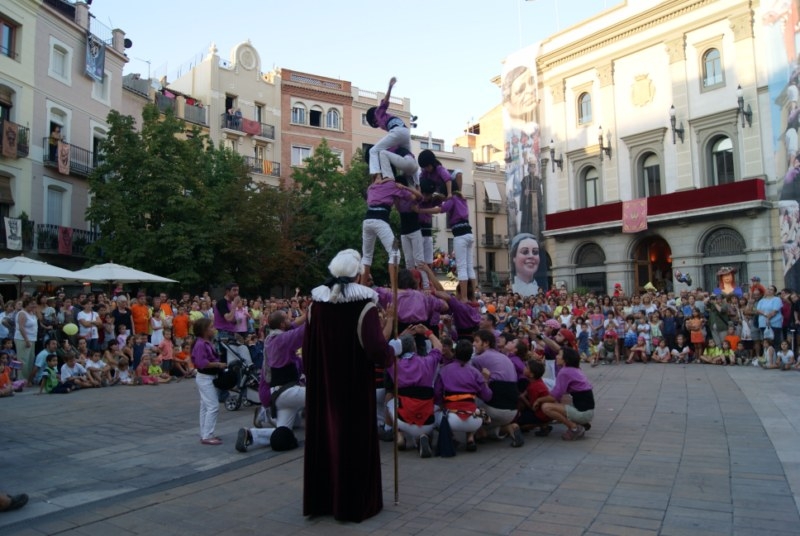 Els infants dels Moixiganguers, molt aplaudits a la plaça