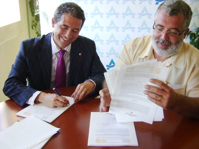 Josep Gonzàlez-Cambray i Xavier Boquete signant el contracte programa