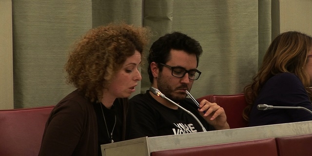Els representants de la CUP, Eva Pedraza i Albert Mateu