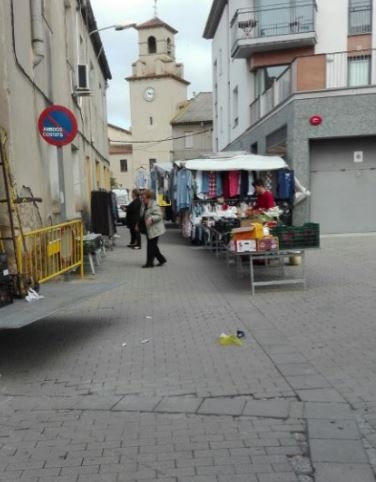 Un sector de les parades del mercat setmanal de divendres