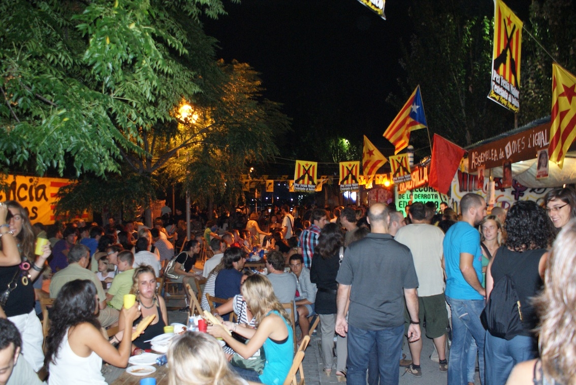 L'espai de barraques, molt animat durant les nits de la festa