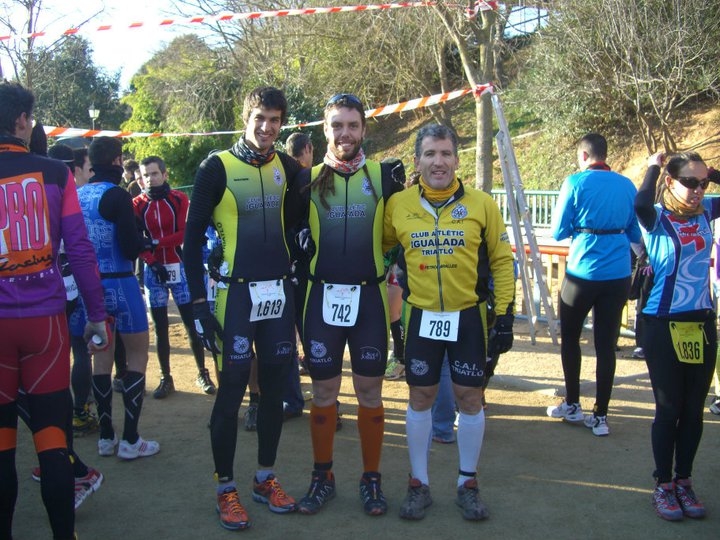 Carles Figuerola amb José Roque i Jordi Costa, del CAI Triatló Petromiralles