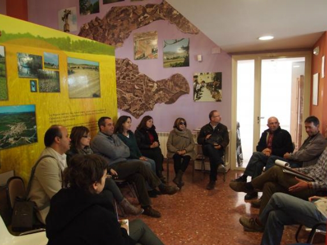 Reunió d'entitats i polítics per endegar les accions de la campanya #salvemSIKARRA. Autor: Ramon Montagut