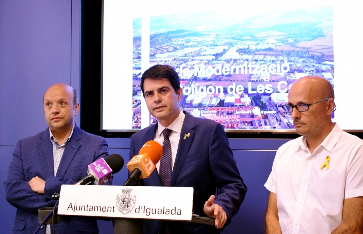 L'alcalde, al centre, amb Joan Mateu i el regidor Jordi Pont