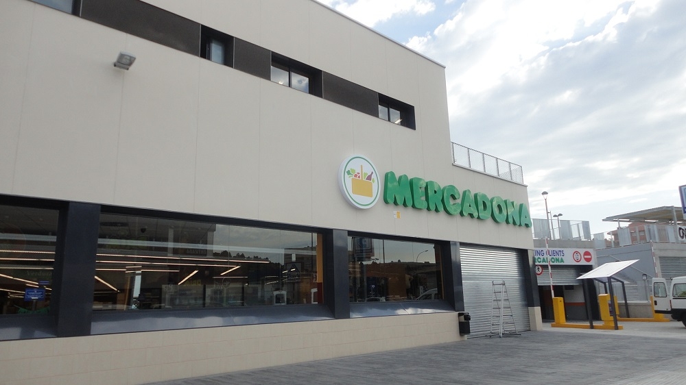 La façana del nou supermercat