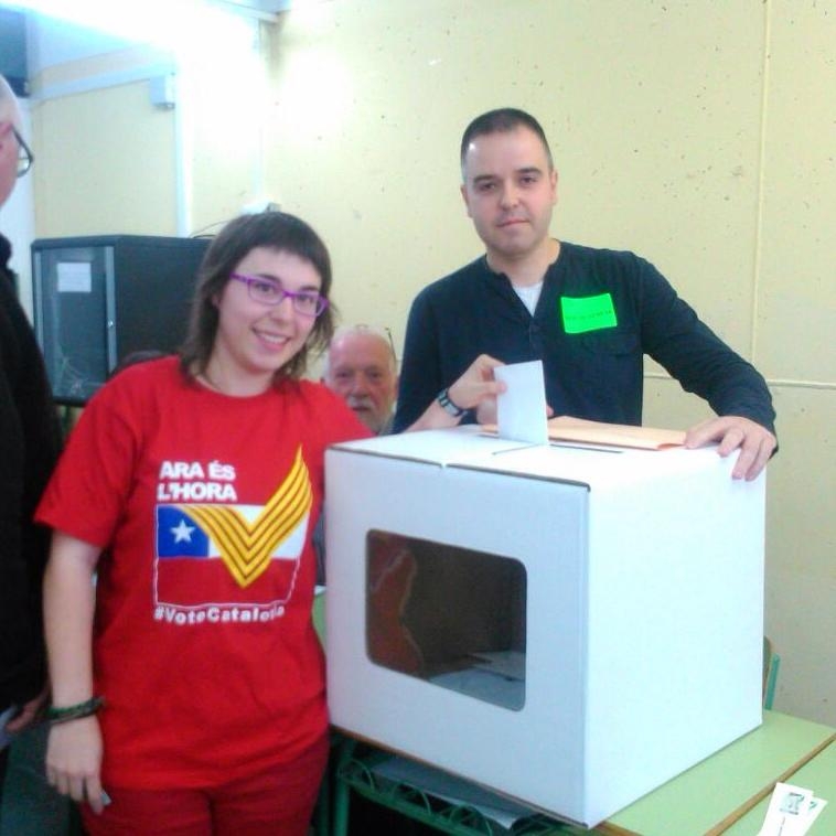 Laia Tort ha votat a l'IES Joan Mercader a primera hora del matí