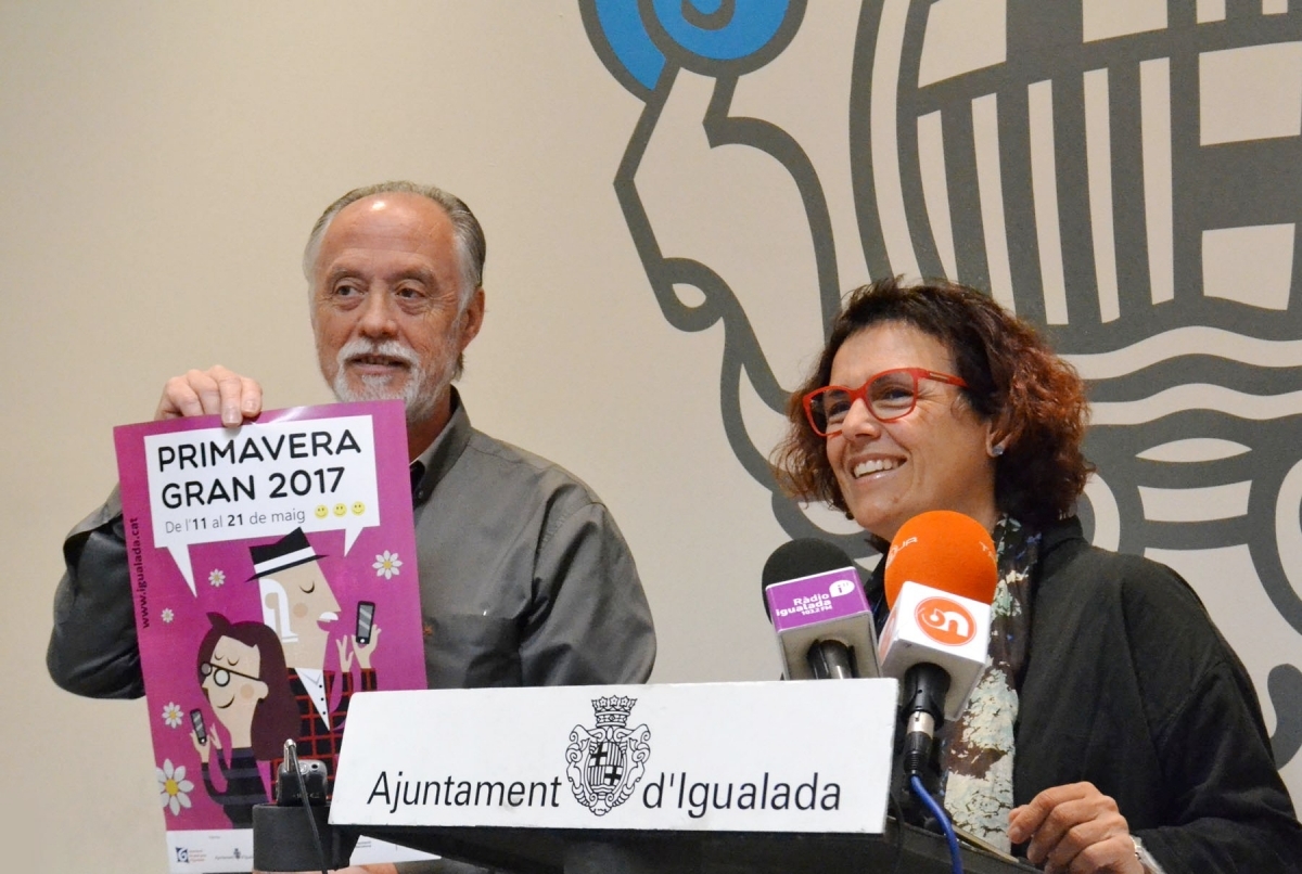 Enric Senserrich, president de l'Associaci&oacute; de la Gent Gran, amb la regidora Carme Riera