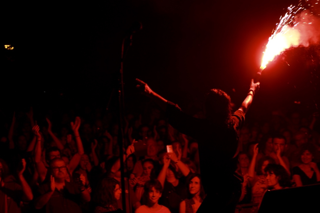 Joan Fortuny, líder de la banda, va mostrar-se molt actiu al llarg del concert.