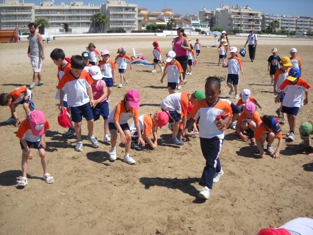 Els nens i nenes del Garcia Fossas, a la platja