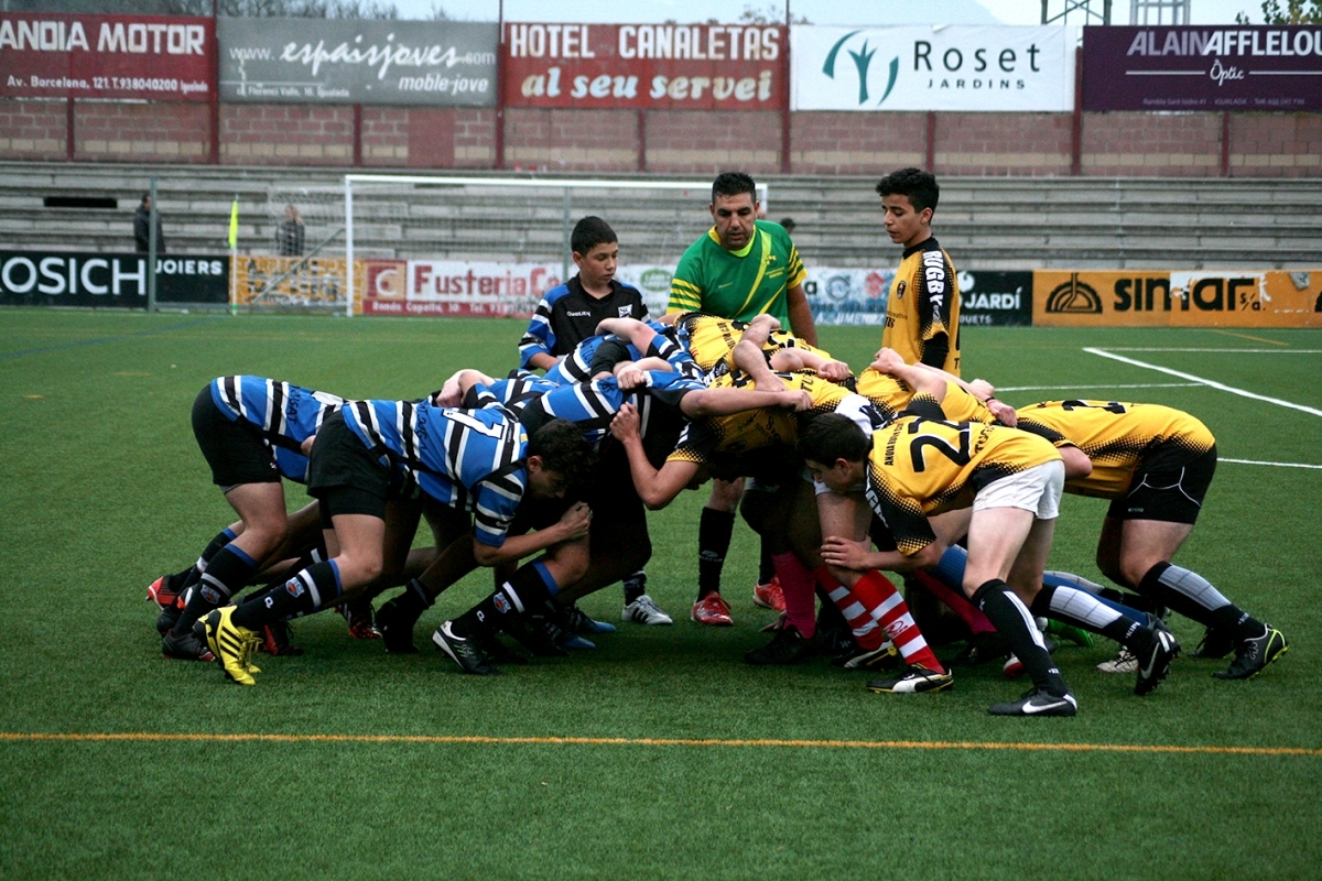 Una de les melés dels partits del passat diumenge