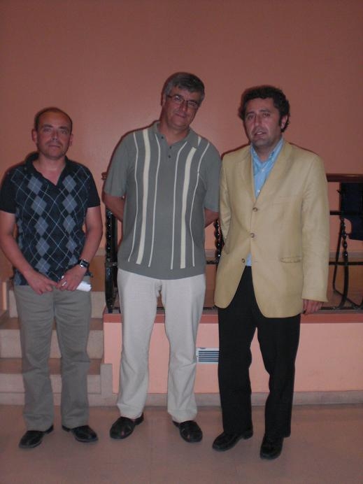 El regidor Jaume Xaus i l’alcalde d'Òdena, Francisco Guisado, amb Carles Canela, director d’accés de l’empresa Eurona