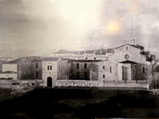 Convent dels Caputxins construït a partir de 1810 al passeig, convertit en hospital després de la desamortització.
