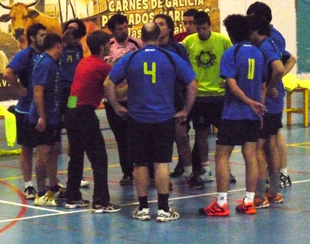 L'entrenador del CHI amb els seus jugadors