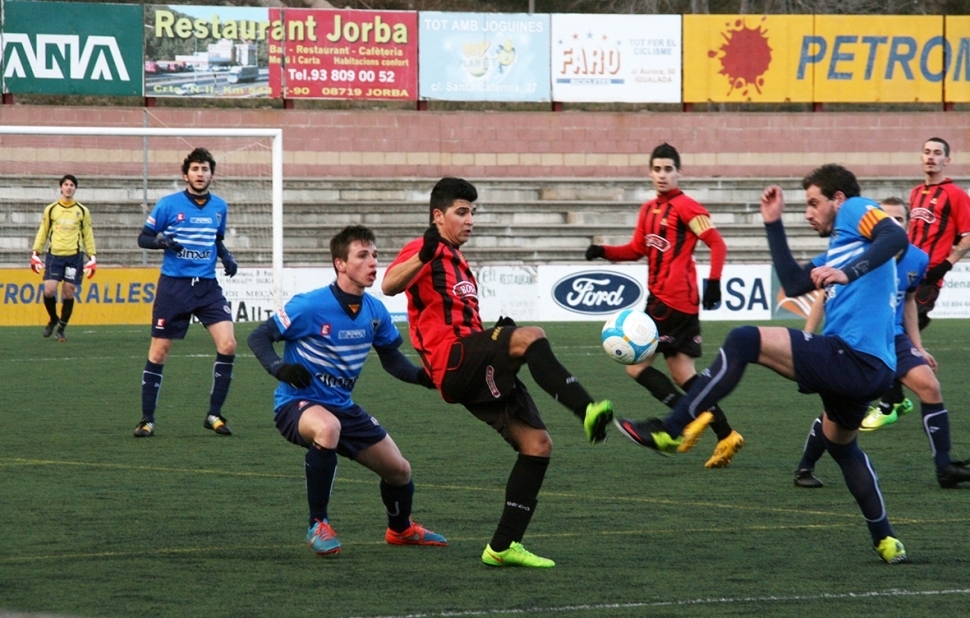 IEl primer equip del Club Futbol Igualada en acció, en una imatge d'arxiu.