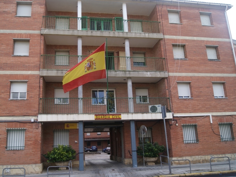 Caserna de la Guàrdia Civil, a Igualada. No va ser possible fer cap fotografia del sergent per motius de seguretat.